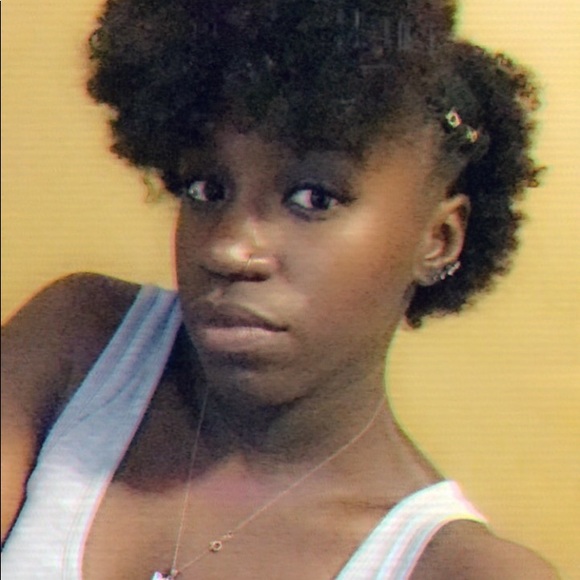 Poshmark profile picture for @iamdd